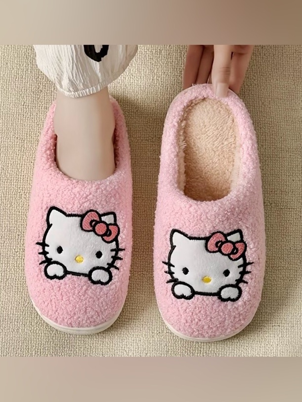 Sanrio Hello Kitty Pink Plush Slippers 9/10